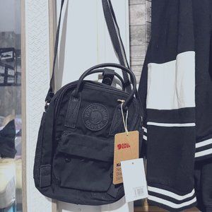 NWT FJÄLLRÄVEN Kånken No. 2 Sling Bag - Black
